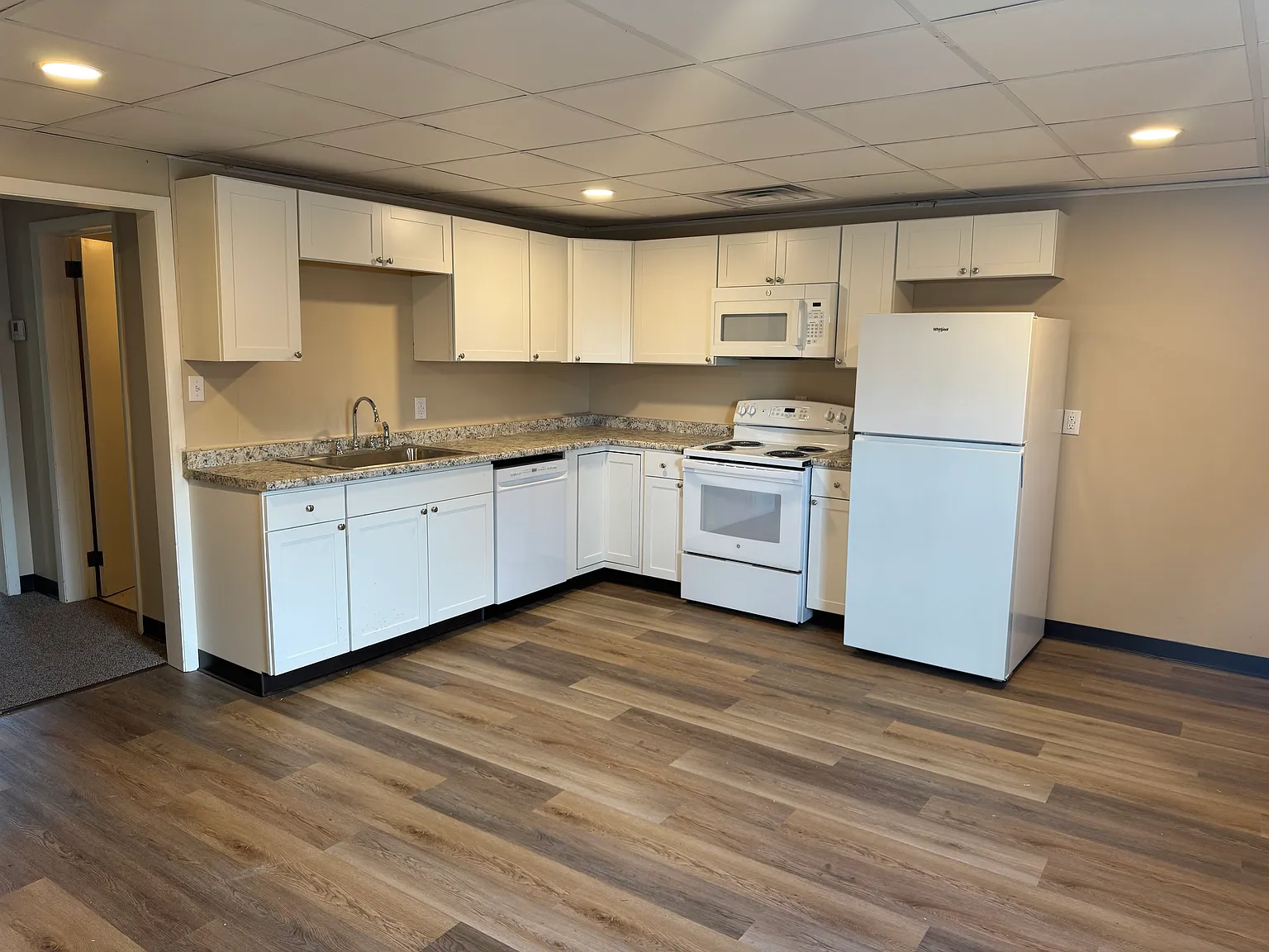 3 bed, $1,400 — Photo 3