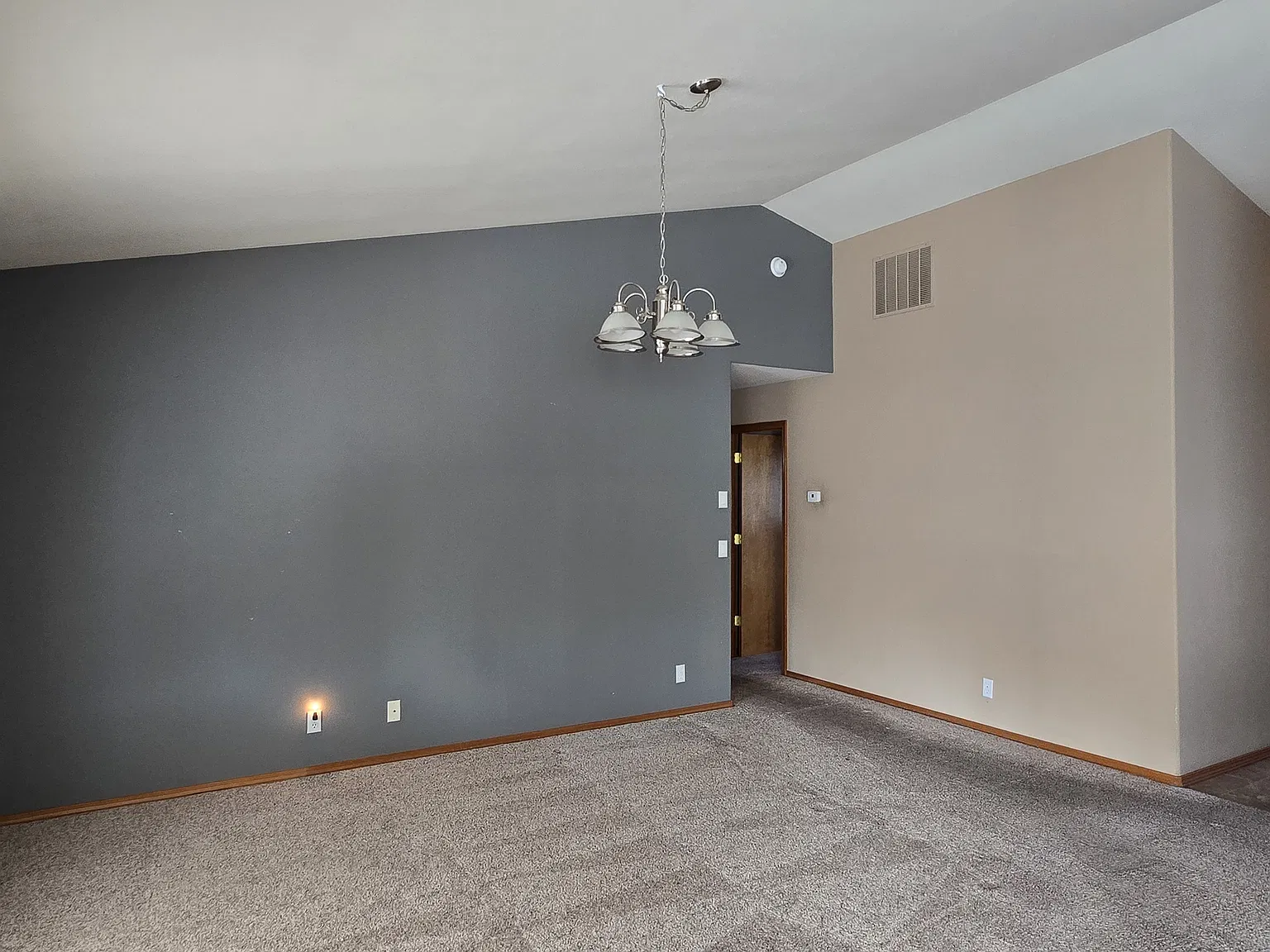 3 bed, 1954 sqft, $2,800 — Photo 4