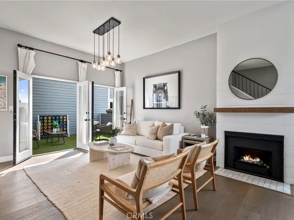 1300 12th St APT E, Manhattan Beach, CA 90266