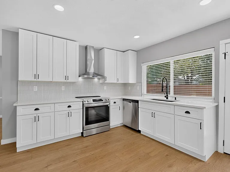 243 Woodhurst Dr — Photo 18