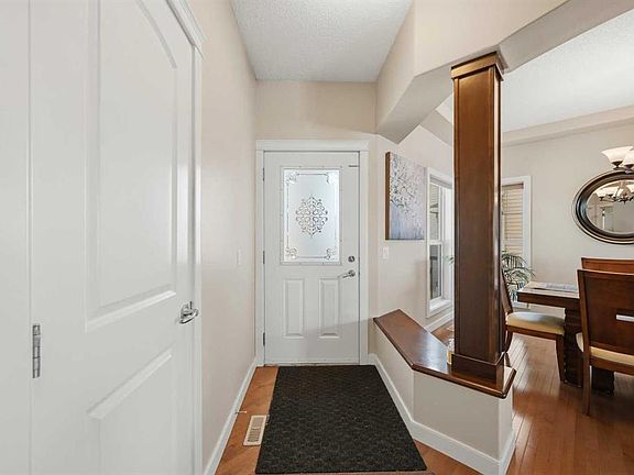 4th image of 212 NE Springmere Rd