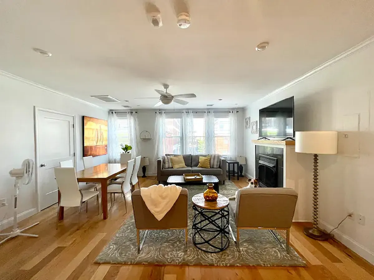 Building Photo - 1008 Tremont St #2
