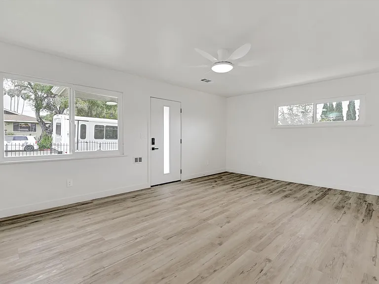 53 N Dunning St — Photo 7