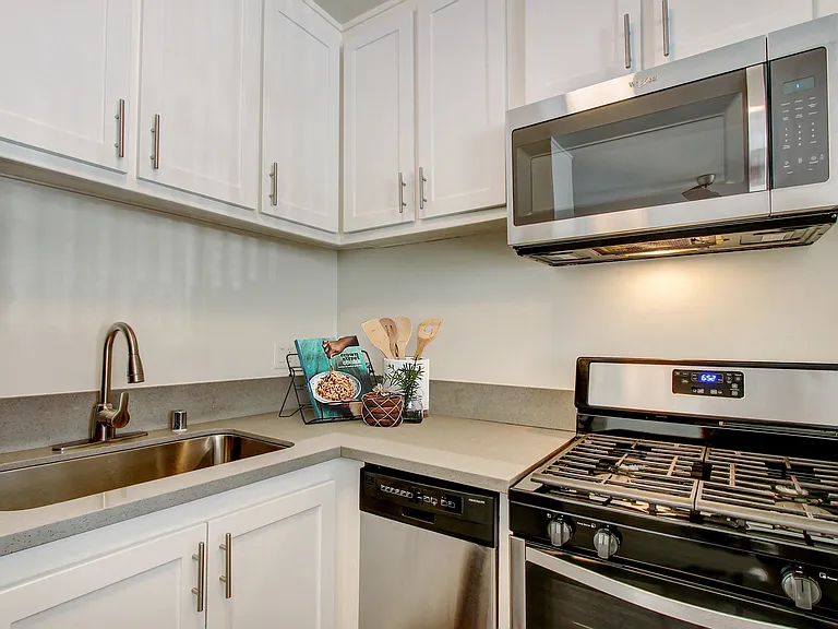 Yarmouth Apartments — Photo 19