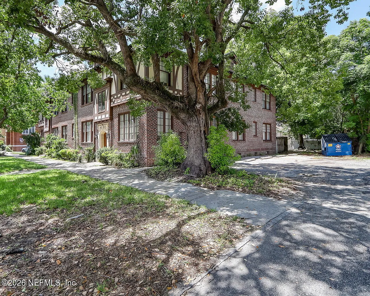 1 bed, 1.0 bath, 792 sqft, $1,350 — Photo 3