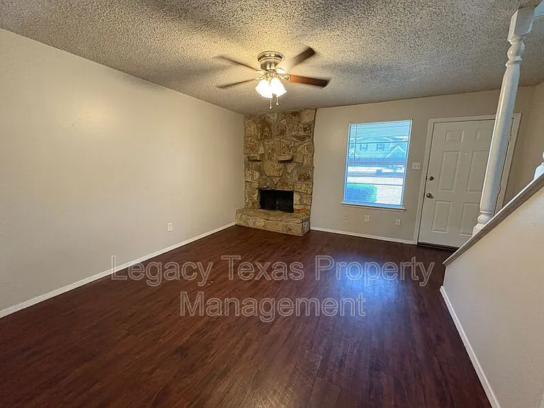 1401 Courtney Pl #C — Photo 23