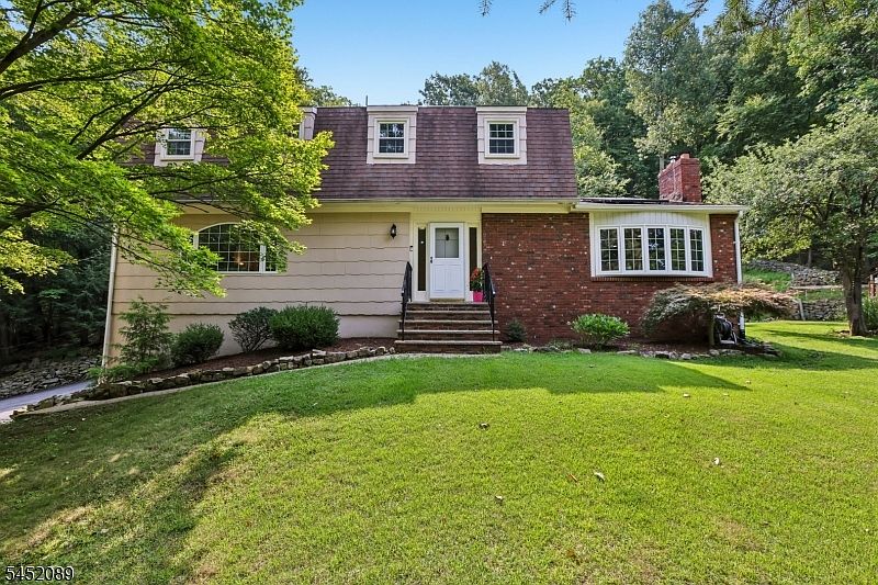 1st image of 16 Zander Ln
