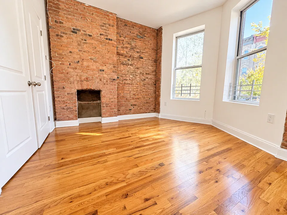 907 Jefferson Ave #1
