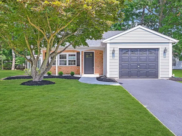 184 Canterbury Drive #184, Ridge, NY 11961