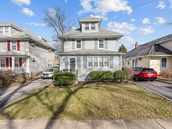 78 Orchard St, Oyster Bay, NY 11771