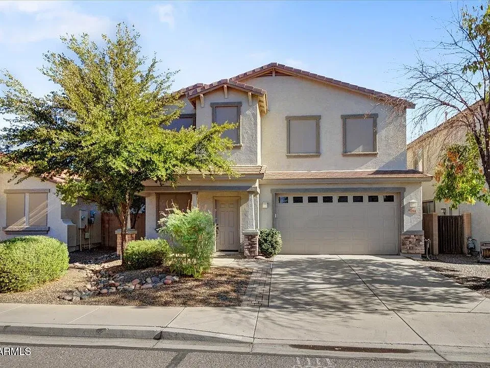1094 E Coyote Creek Way