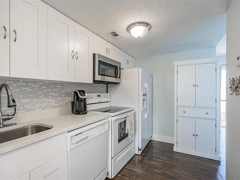 2566 Gary Cir #3 — Photo 9