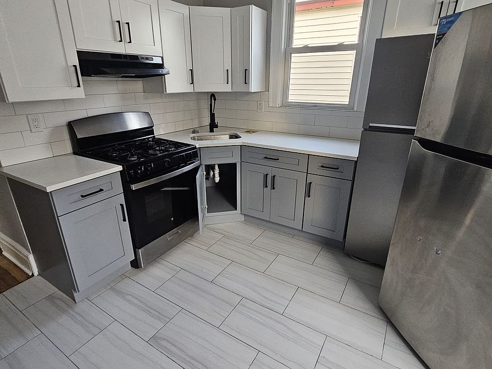 1st image of 111 Laurel Ave Floor 1