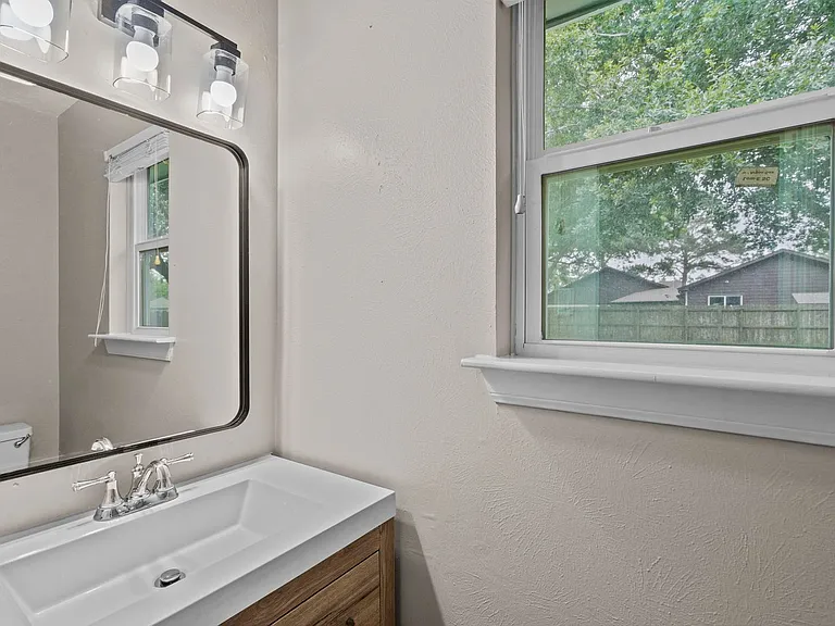 1107 Londonderry Ave — Photo 12