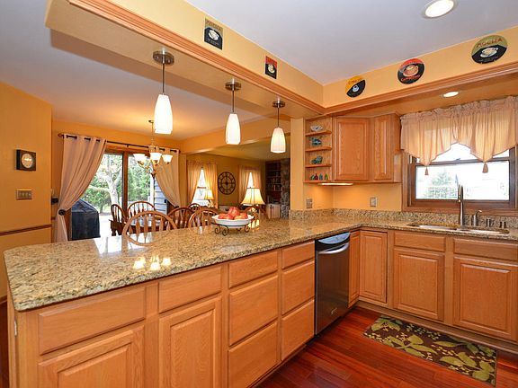 3rd image of W226N2617 Oakwood Ln