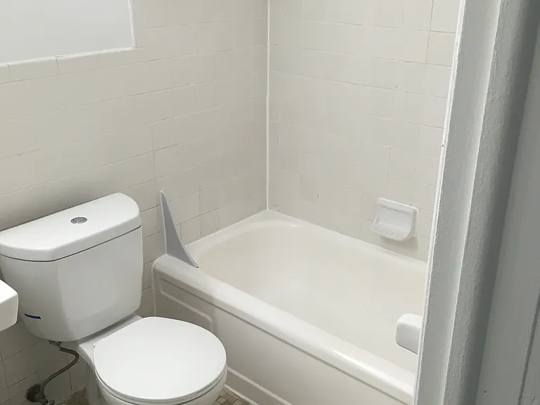 Valley York Apartments — Photo 33