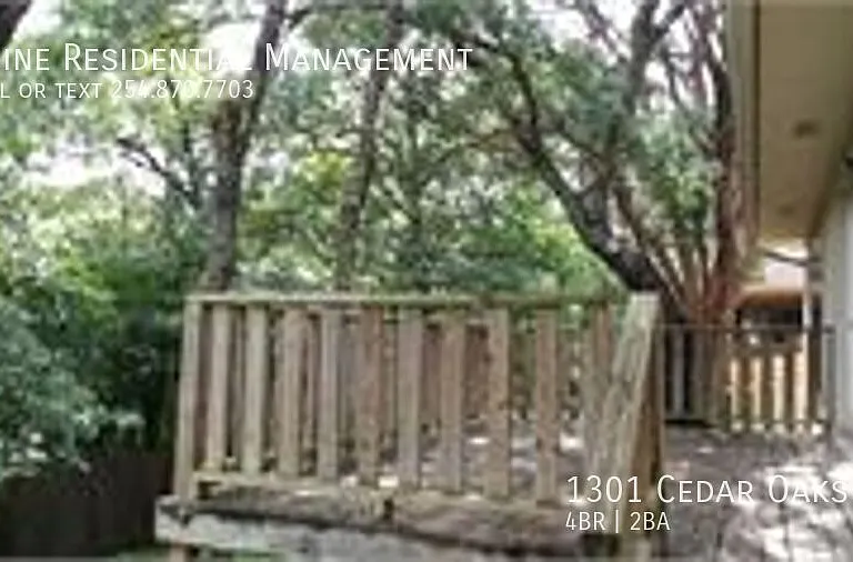 1301 Cedar Oaks Ln — Photo 4