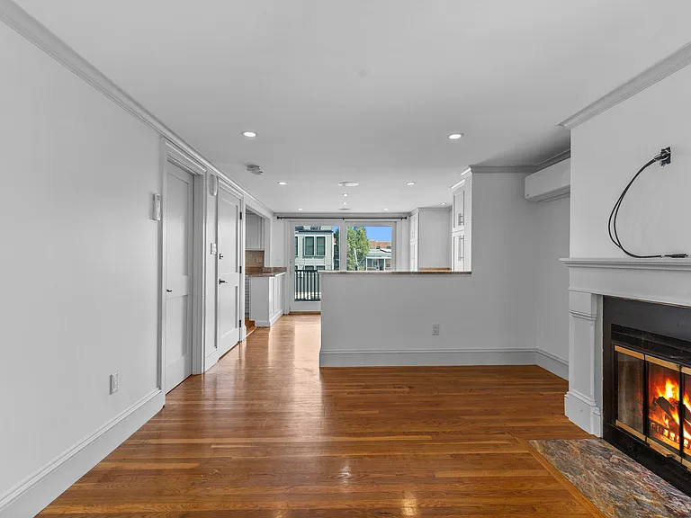256 W 3rd St #2 — Photo 12