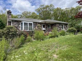 17 Hilltop Rd, West Milford, NJ 07435
