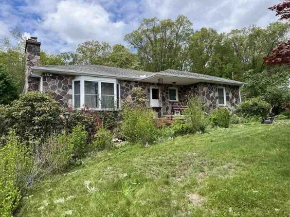 17 Hilltop Rd, West Milford, NJ 07435