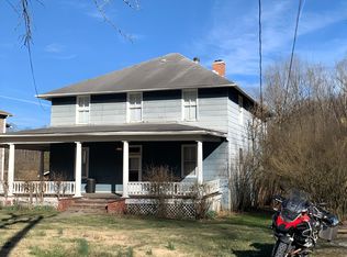 13 Ted Michaels Rd, Oak Hill, WV 25901