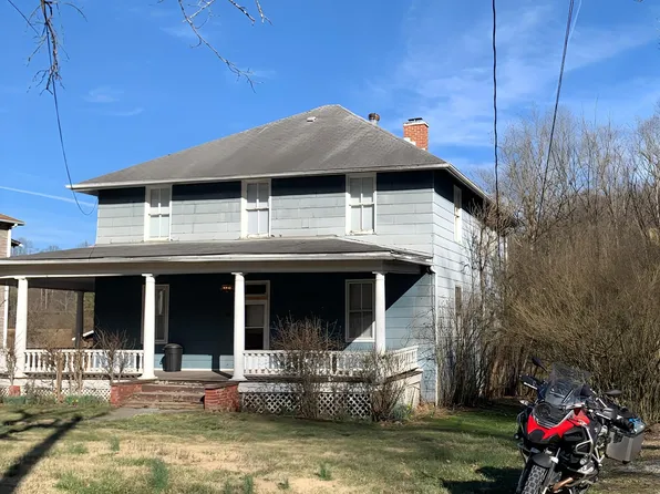 13 Ted Michaels Rd, Oak Hill, WV 25901