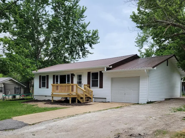 411 N Phelps Avenue, Mansfield, MO 65704