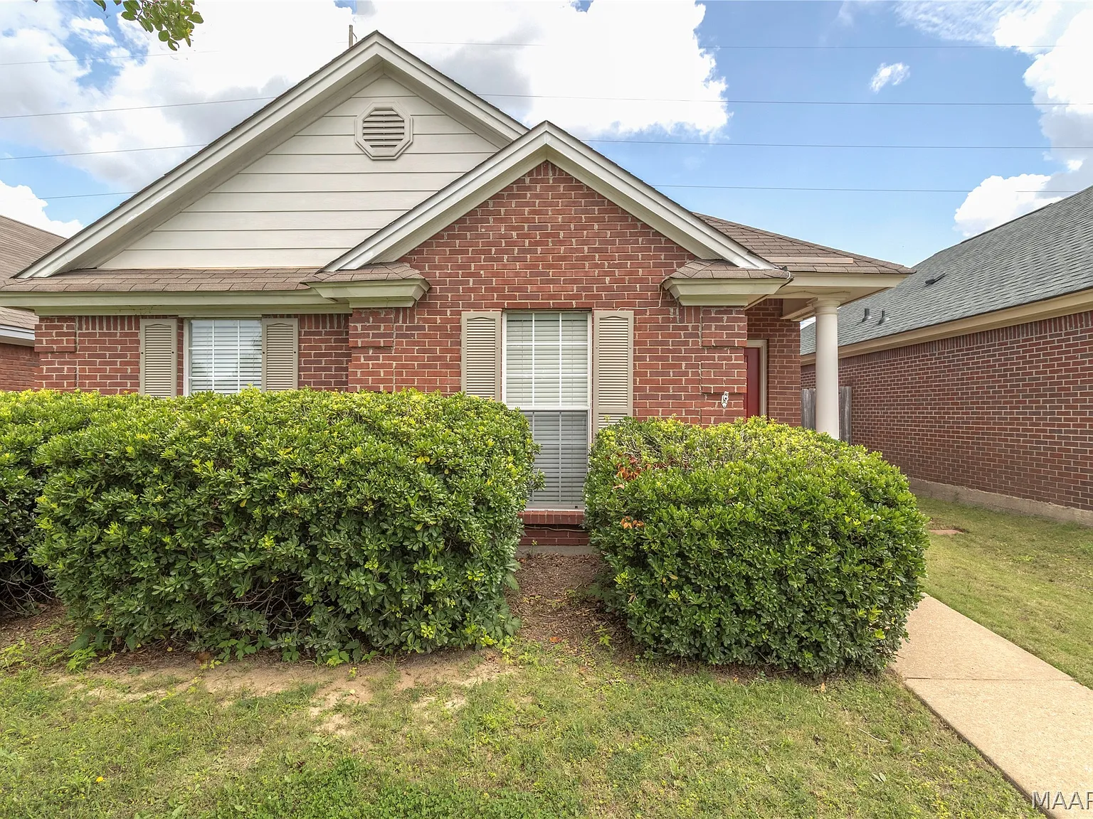 3 bed, 2.0 bath, 1373 sqft, $1,650 — Photo 2