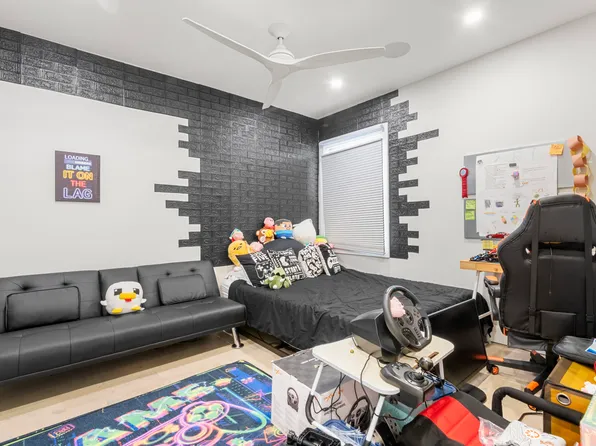 121 The Promenade image 17 of 26