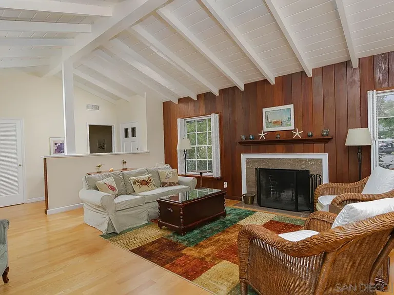1045 Adella Ave — Photo 3