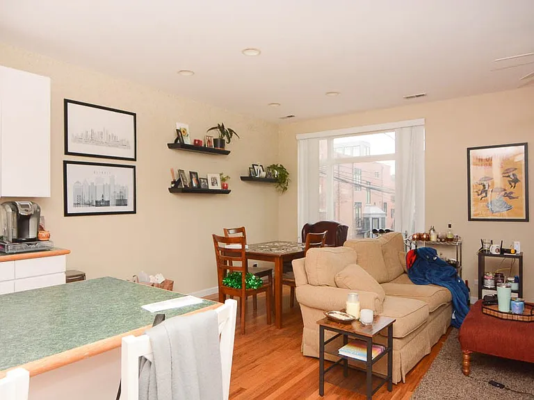 1346 W Henderson St #3 — Photo 5