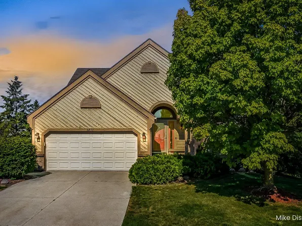 5877 Castle Brook Ave SE, Kentwood, MI 49508