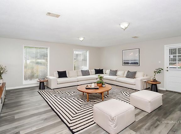 4th image of 135 Shawns Way
