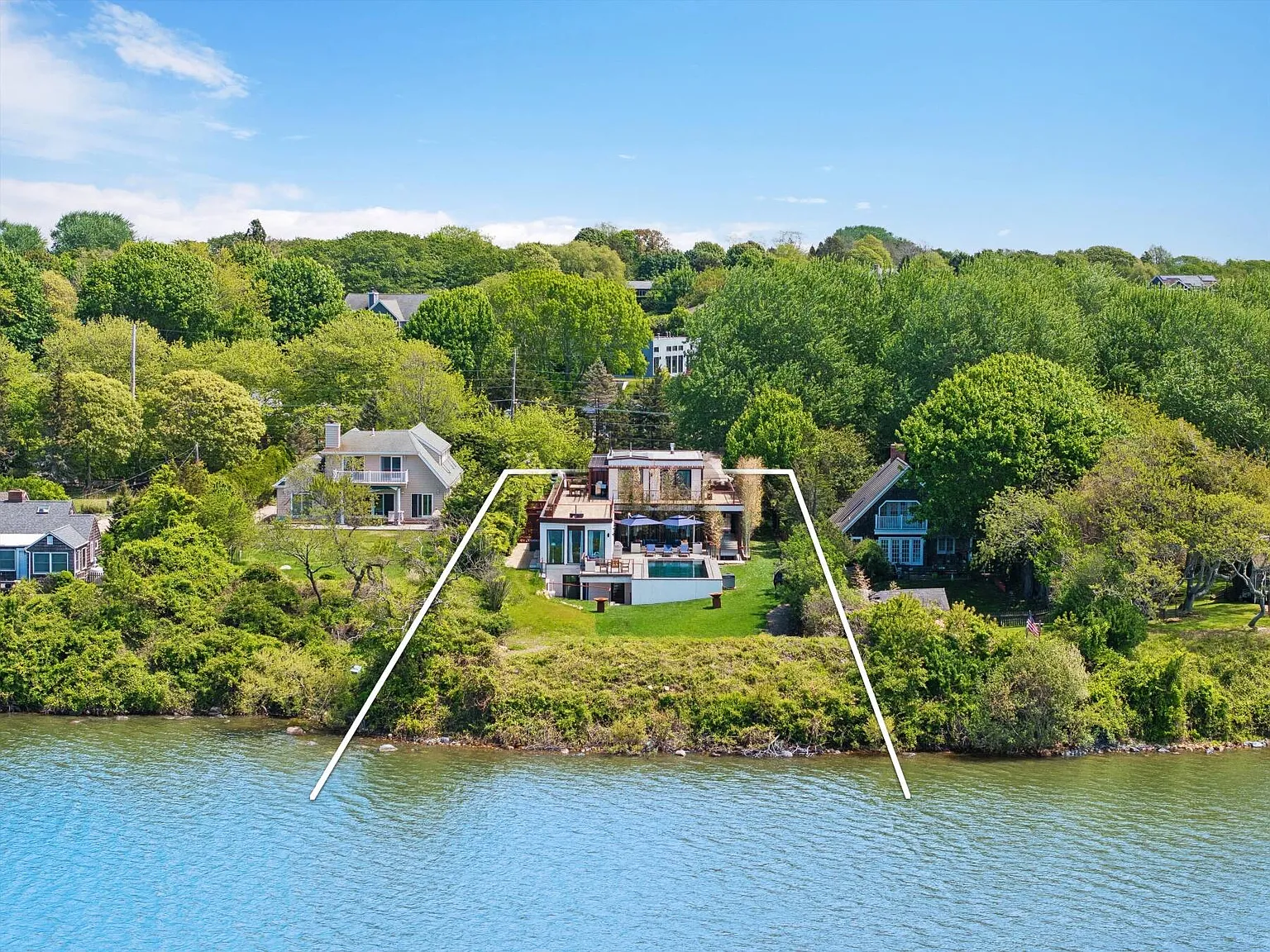 Brand New Waterfront Home in the Style of Japanese Modern — Photo 1