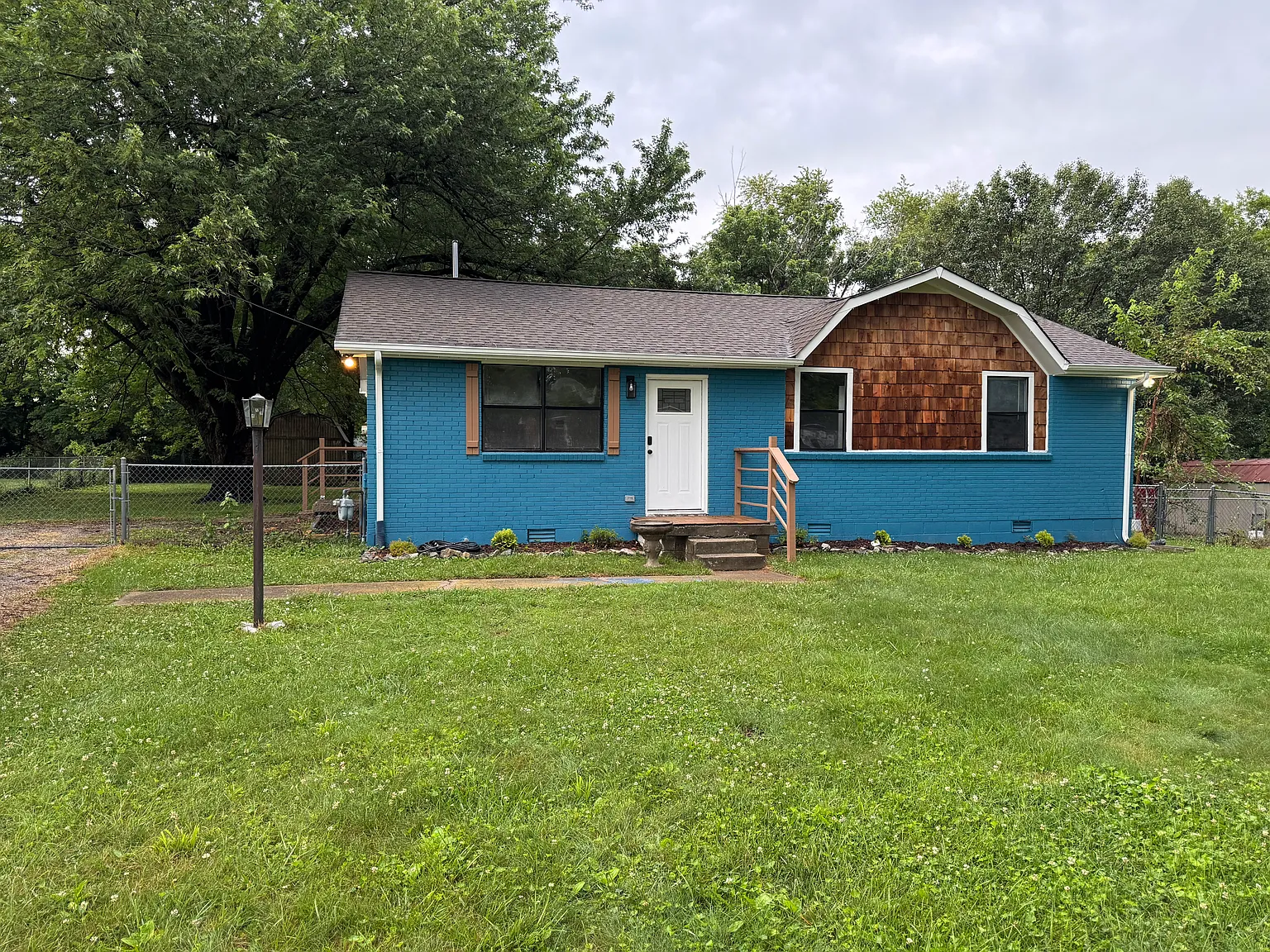 3 bed, 1050 sqft, $1,600 — Photo 1