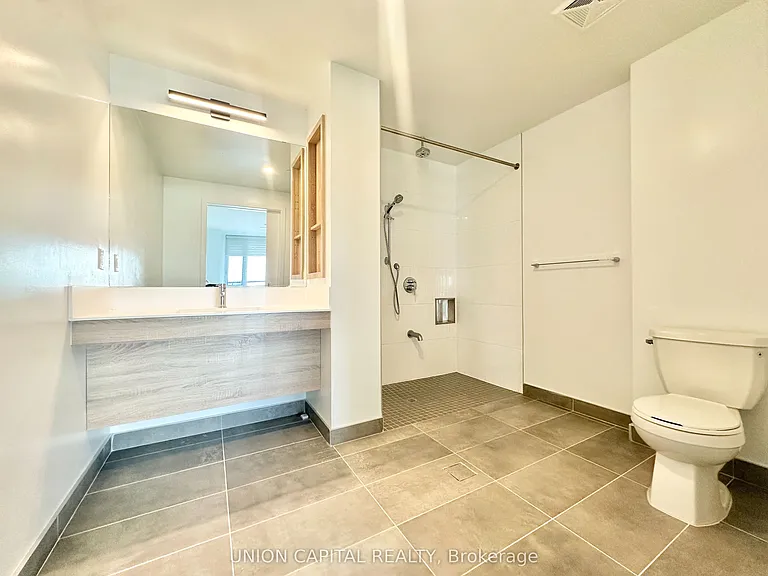 7950 Bathurst St #1126 — Photo 9