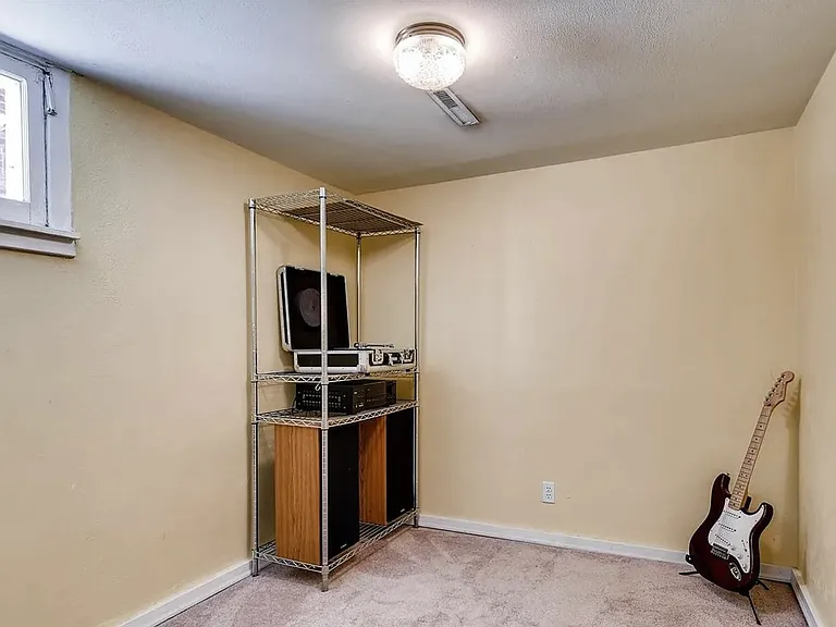 1548 Jackson St — Photo 14