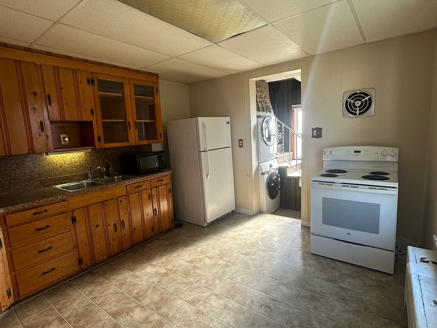 1 bed, 975 sqft, $1,200 — Photo 3