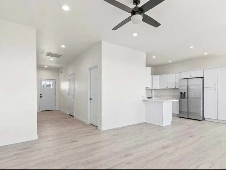 505 N 80th Ave — Photo 11
