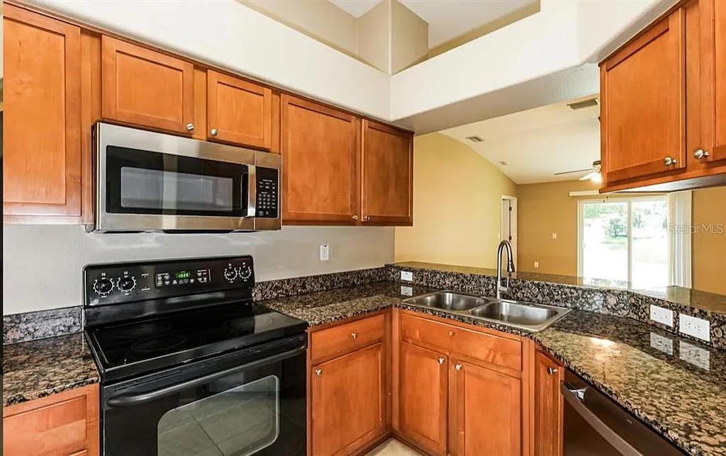 3 bed, 2.0 bath, 1812 sqft, $1,800 — Photo 4