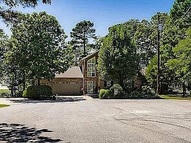 Front from the cul-de-sac