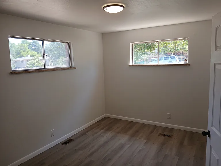 5475 S Elmwood St — Photo 14