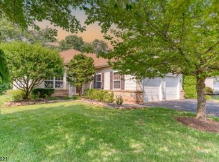 49 Daulton Dr, Somerset, NJ 08873