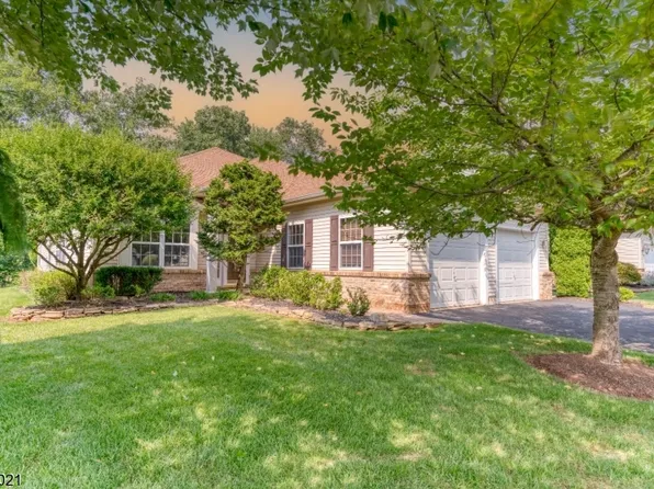 49 Daulton Dr, Franklin Twp., NJ 08873