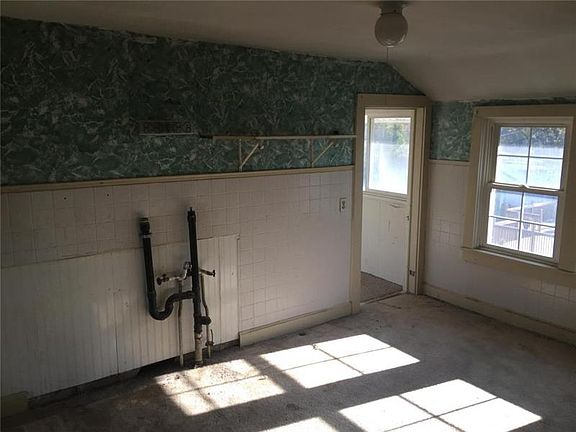 3rd image of 126 N Main St