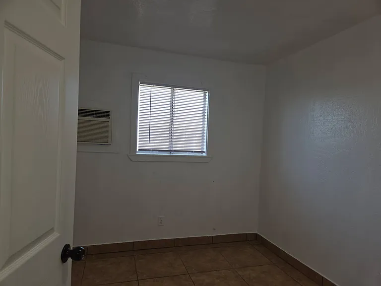 10569 S West Ave #B — Photo 7