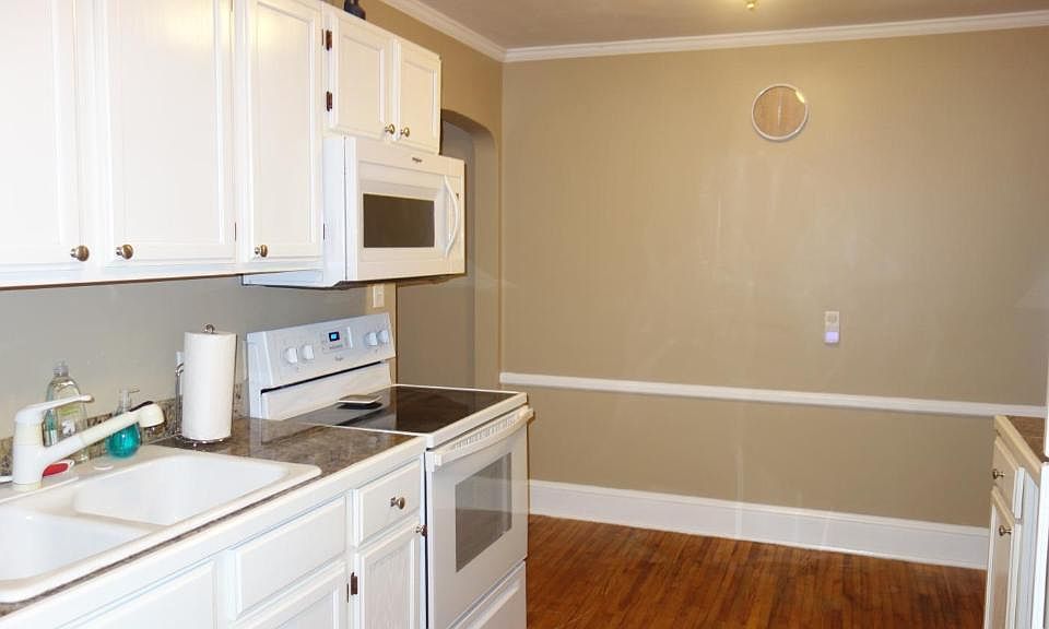 2nd image of 2518 E 7th St
