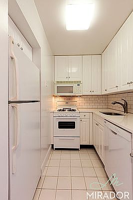 3rd image of 304 E 20th St APT 4D