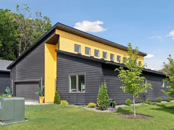 1013 Gardner St, Wayzata, MN 55391