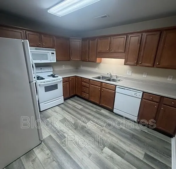 4068 Bentley Dr #B2 — Photo 3